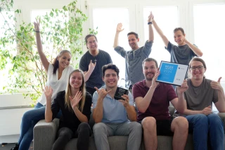 award neos team-1440x960