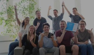 ongoing postiert mit dem Neos Award ongoing postiert mit dem Neos Award