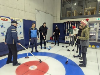 Wichteln, Curling und jede Menge Käse: Unser Weihnachtsevent 2025 Wichteln, Curling und jede Menge Käse: Unser Weihn...